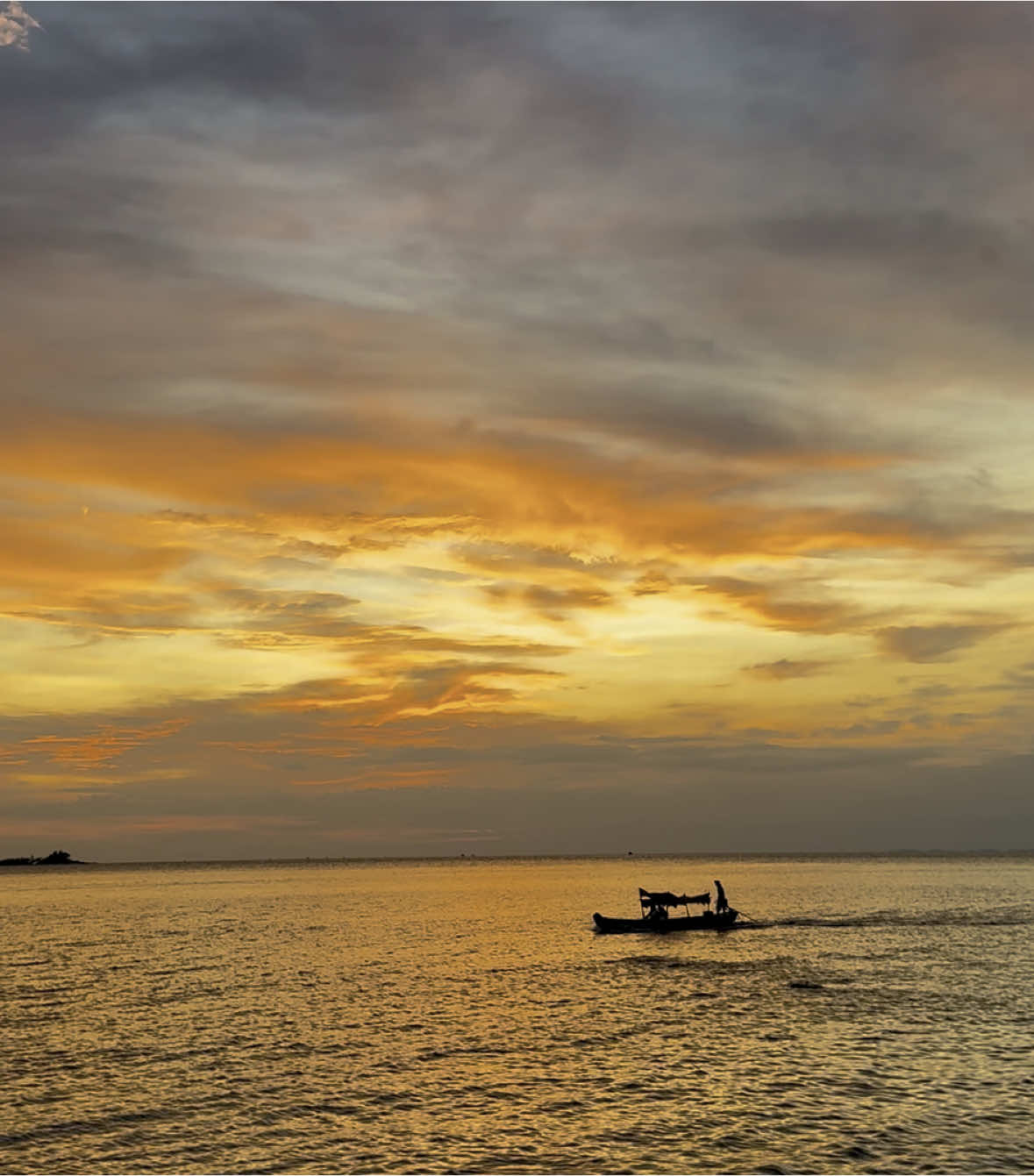 tại sao quá ngu ngốc bỏ lại mảnh ghép mà đối với nhau là tất cả… #foryou #story #bien #hoanghon #sunset #sea #lirycs 