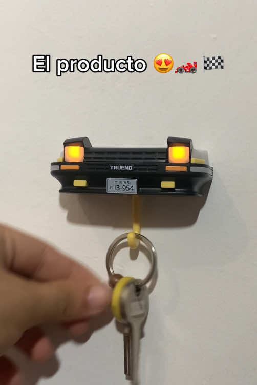 No sabes que regalarle a tu novio amante de los autos?🏎️ #llavero #llaves #autos #toyota #ae86  Este llavero con luces en forma de toyota ae86 trueno es el mejor regalo para mi novio amante de los autos