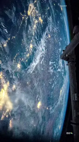 ISS see ohhh beautiful #ISS #space5600 #foryou #foryoupage #viraltiktok #viralvideo #whotofollow #100million #capcut #tiktok #moon #500k #zoom #space #sun #whattowhatch? #star #ISS #space5600 