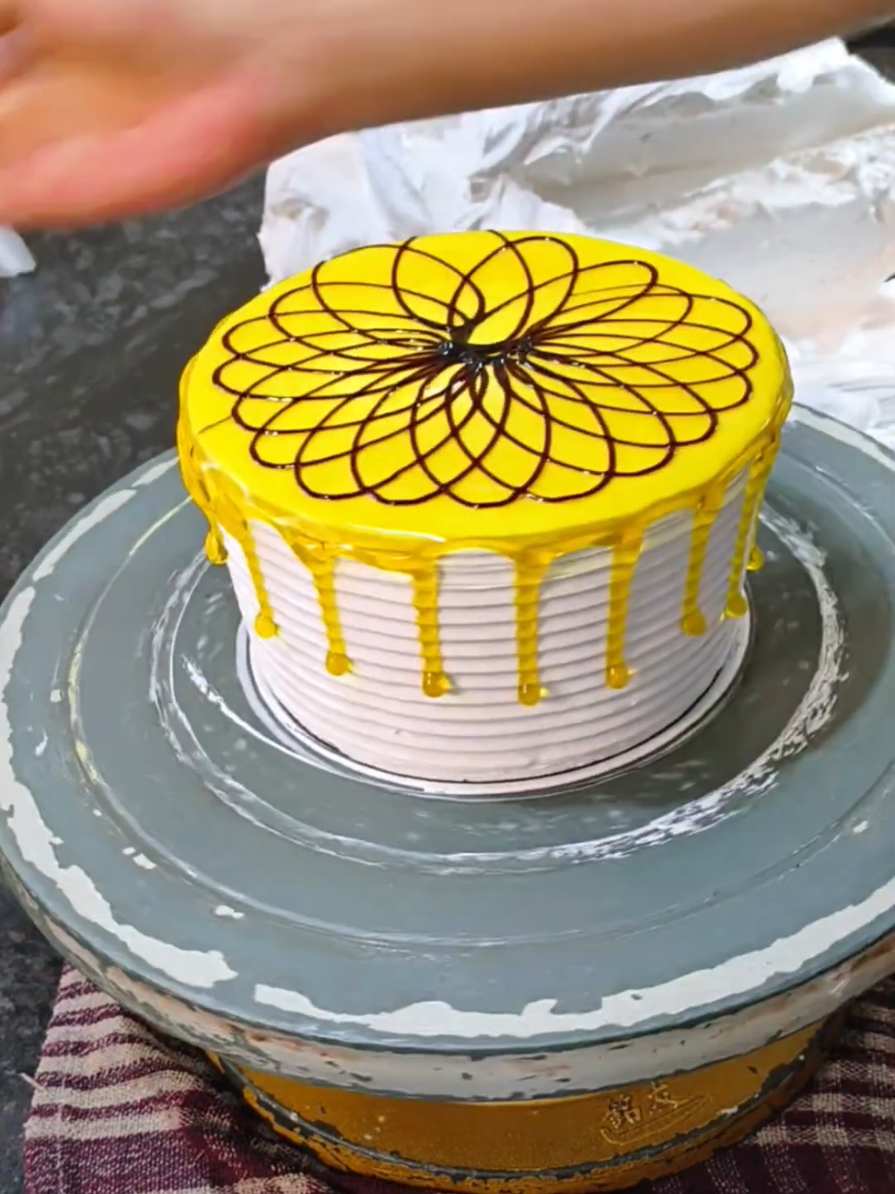 Cake Decoration #treandingsong #viral_video #cakedecoratingvideo #cake #tik_tok #design 