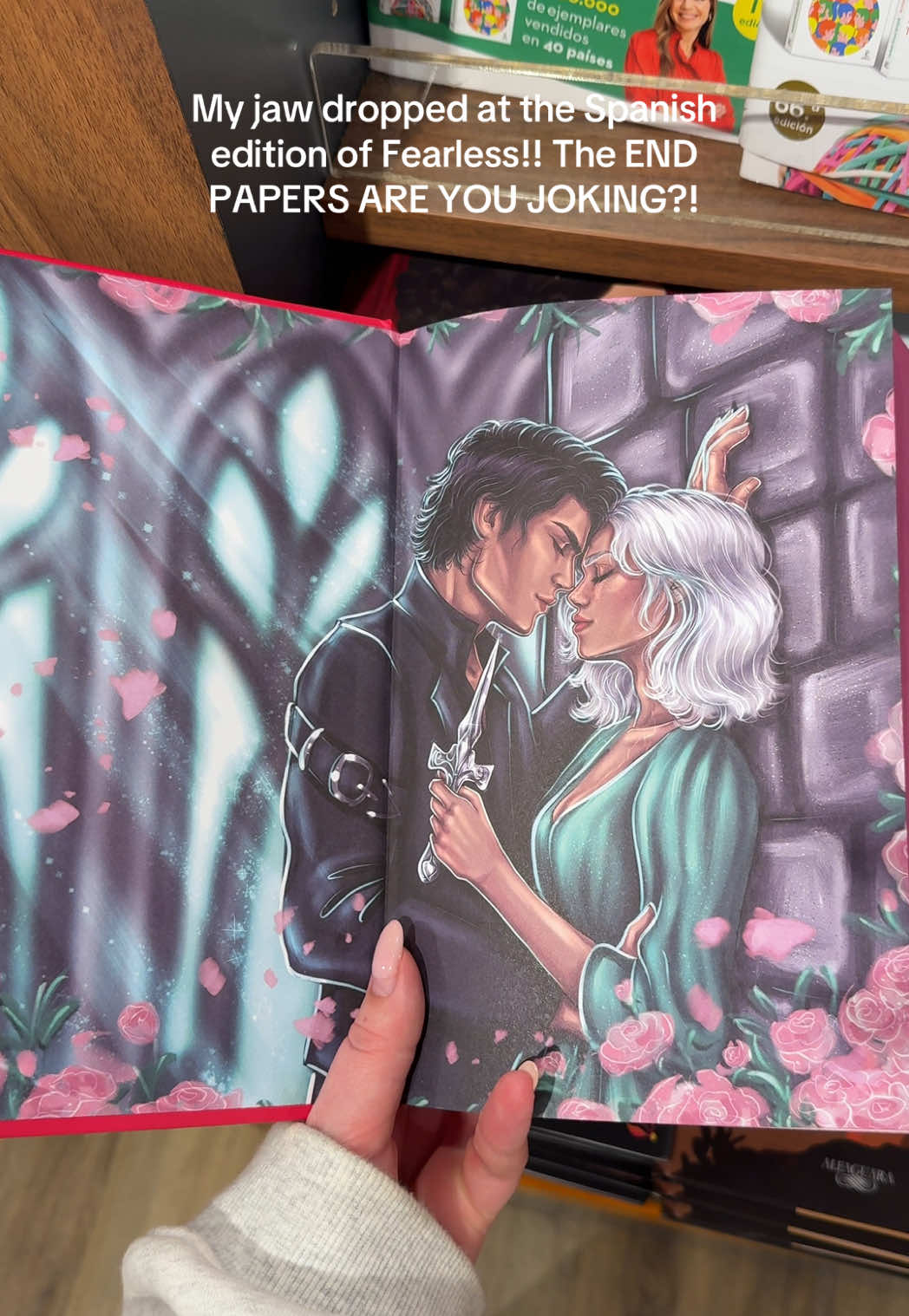 I would’ve got it if I wasn’t broke and didn’t have to bring it on the plain and was also fluent in Spanish lol #fearless #fearlesslaurenroberts #powerless #powerlesslaurenroberts #laurenroberts #romantasy #fantasyromance #specialeditionbooks #booktokfyp #BookTok #bookcommunity 
