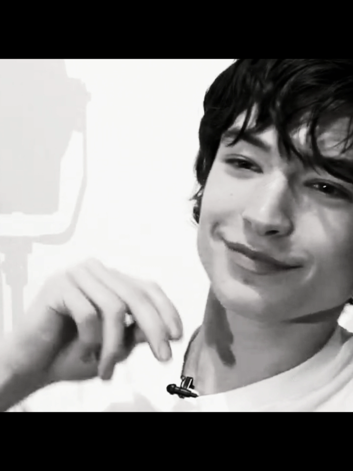 he has the most attractive look in the world #foryou #fyp #fy #ezramiller #fyyy #foryou #eyescat 