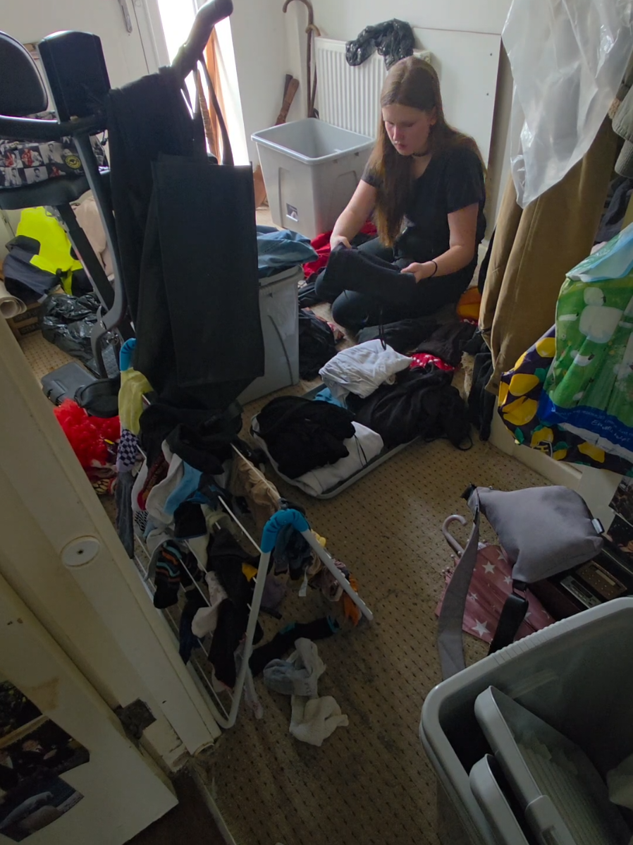 House is a mess let's spring clean  #cleaning #cleaningtiktok #springclean #springcleaning #cleanwithme #fyp #foryoupage❤️❤️ 