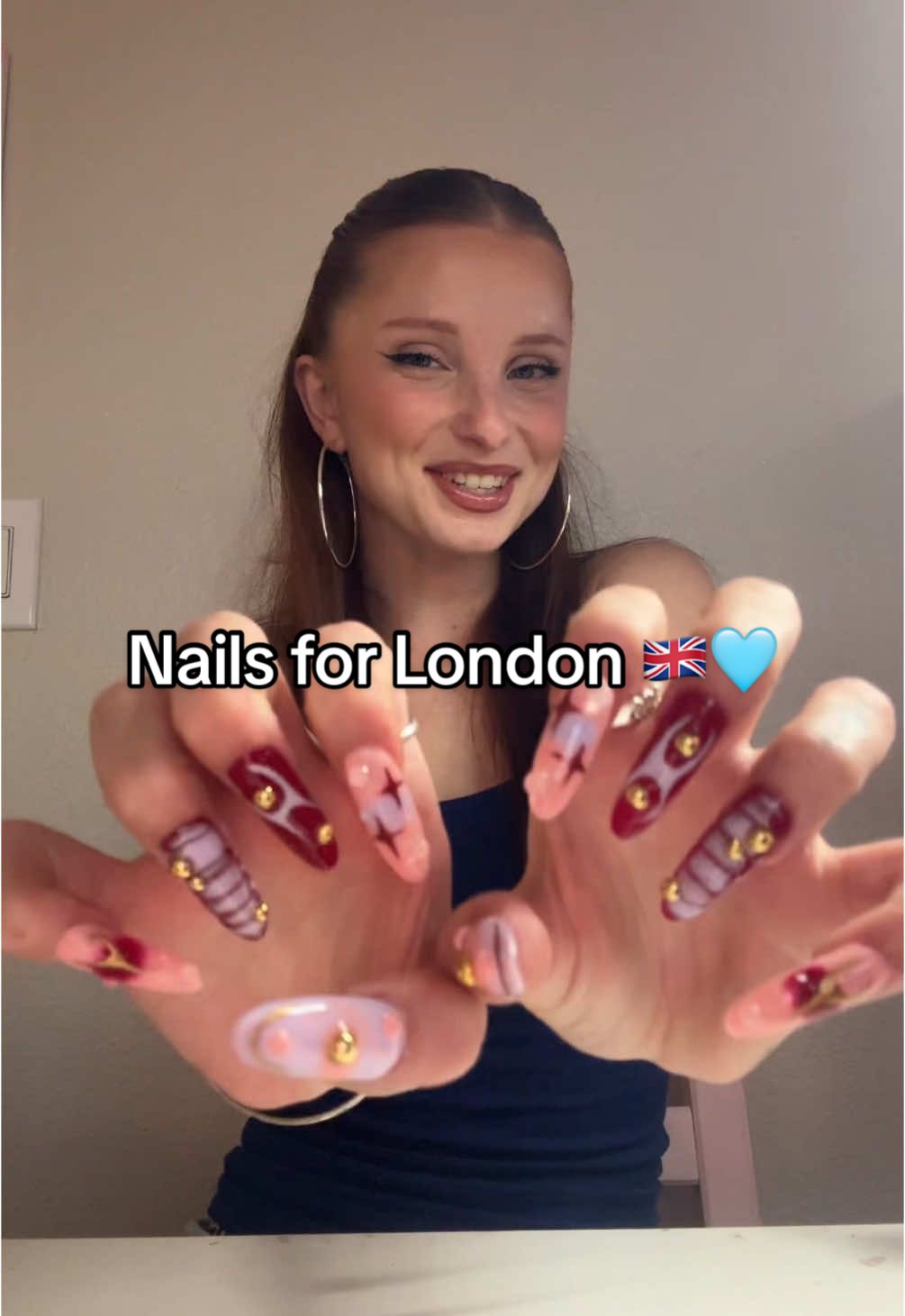 Do you think they’ll like my nails in London? 🇬🇧🥹  Thank you @dndgel for the polishes 🩵  #gelxnails #gelx #nails #nailart #nailtech #alyssasantosdance #dnd 