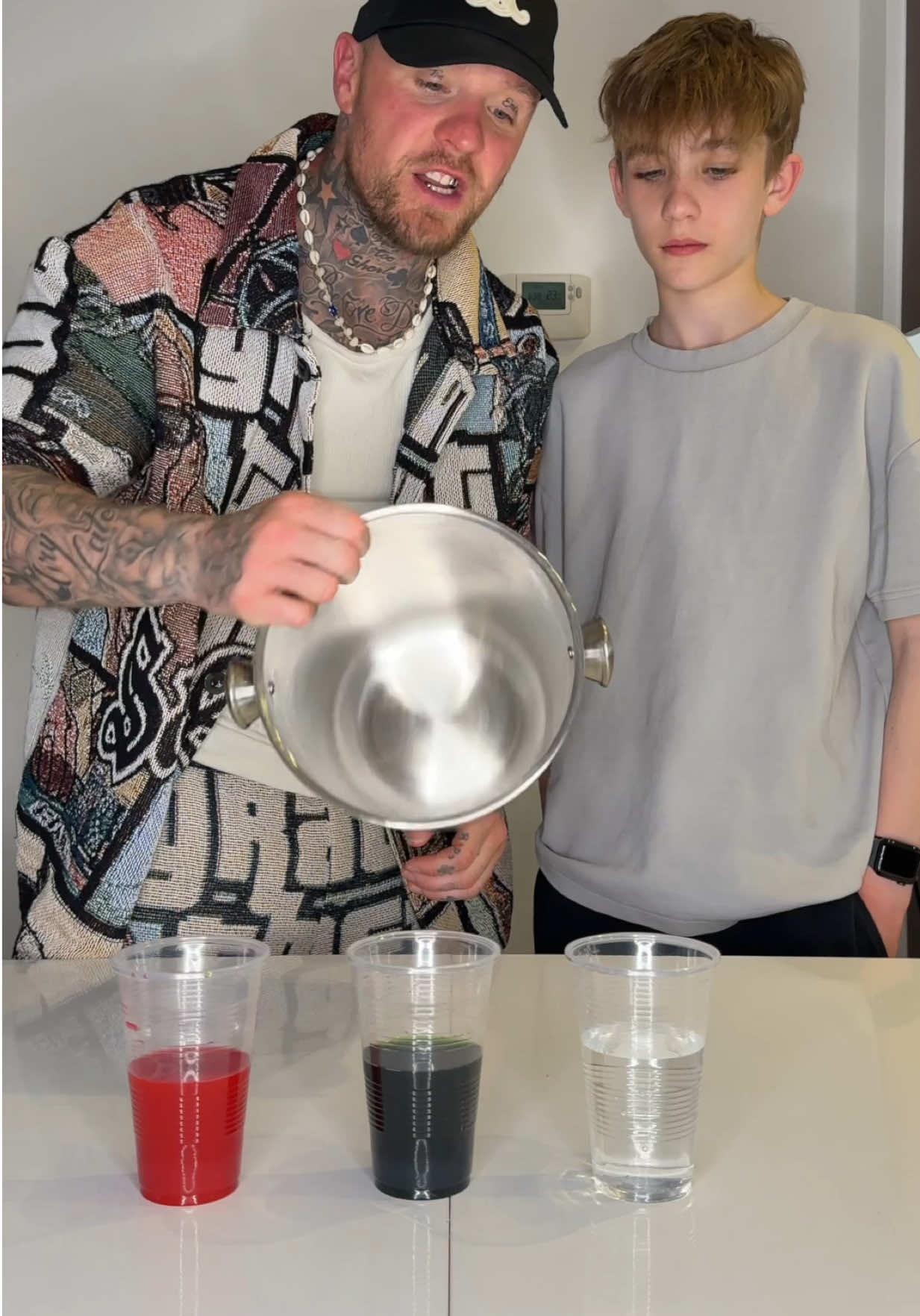 How did he separate the drinks 😱