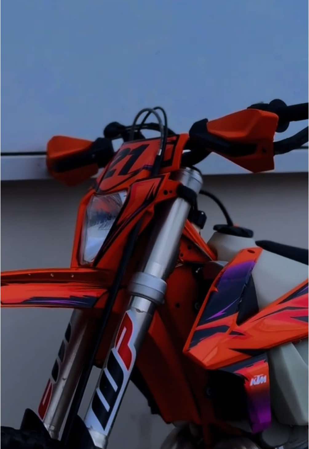 🧡MY PROJECT💜   Mucho tiempo esperando este cambio de look 🤤 #valencia #bikelife #184 #ktm #250 #IA? 