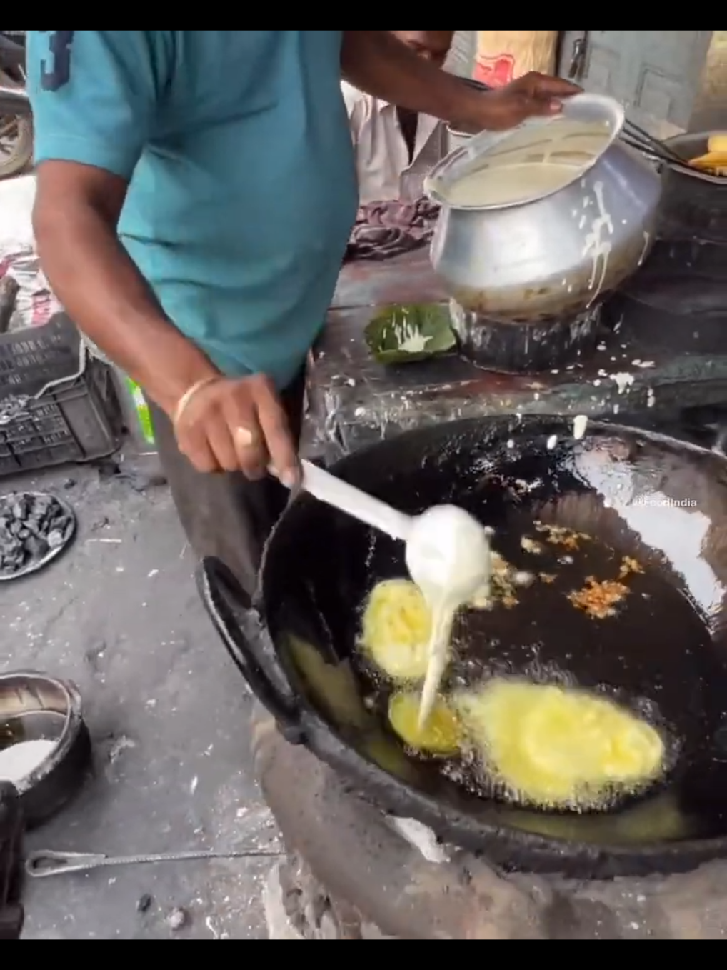 Ranchi ka ye dosa serve dekhkar aap bhi kahenge – yeh toh next level hai! 😍🥞 #Foodie #foodbloggers #trending #streetfoodlove #ranchikastyle 