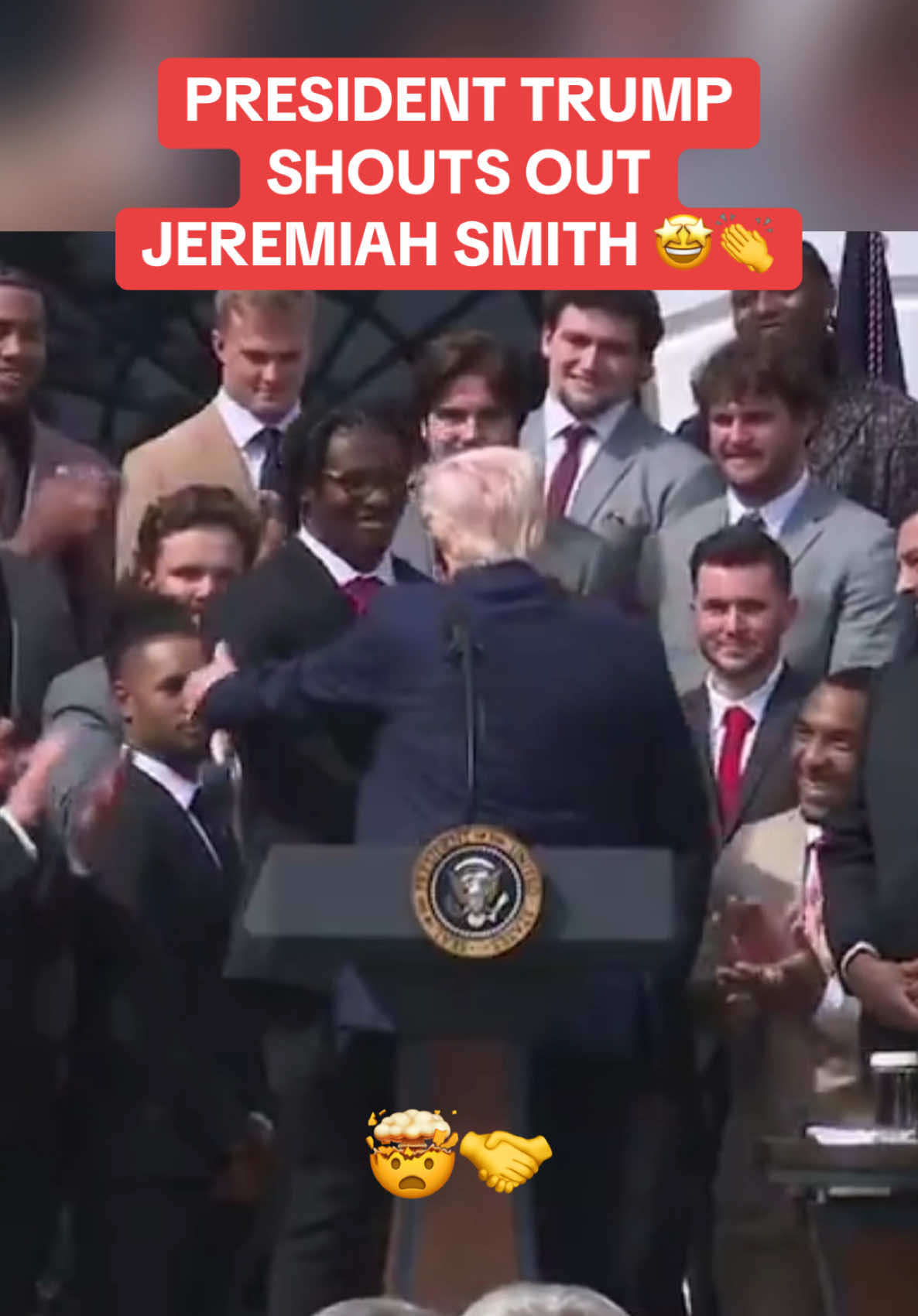 President Trump had high PRAISE for Jeremiah Smith 👀🤝 @Jeremiahsmith_.4  #football #jeremiahsmith #presidenttrump #donaldtrump #whitehouse #widereciever #trump #praise #ohiostatefootball #CollegeFootball #nationalchampionship #athlete #miamifootball #sports #highlight 
