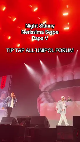 Milano è apparecchiata per il TIP TAP stasera 😎 @NIGHT SKINNY #papav #nerissimaserpe #tiptap #nightskinny