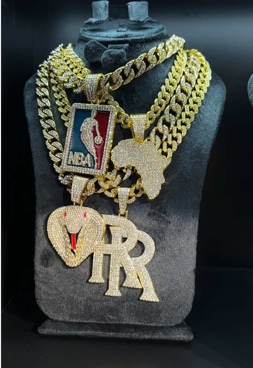 31 ش الملك فيصل الرئيسي محل hiphop أمام ميلان استور بجوار معرض اخوان زيتون برج الياسمين #diamond_eg #egypt #hiphop_store #accessories #ice🥶 #viral_video #fyp #furyou 