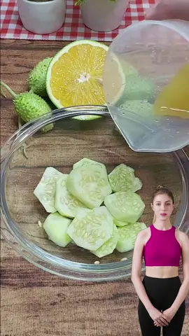 🟢 Suco de Maxixe com Laranja para Ajudar a Controlar o Diabetes! 🍊🥒 Você já ouviu falar do poder do maxixe? Ele é rico em fibras e tem baixo índice glicêmico, ajudando a regular os níveis de açúcar no sangue!  Agora, imagine combinar com a vitamina C e os antioxidantes da laranja... 💥 Esse suco simples e natural pode ser um grande aliado na sua rotina para controlar o diabetes tipo 2. Além disso, é refrescante e super nutritivo! 🧃✨ 👉 Ideal para tomar em jejum ou como acompanhamento de uma alimentação equilibrada. 📌 Lembre-se: alimentação saudável é um passo importante no cuidado com a saúde! 🧠 DICA EXTRA: se quiser potencializar ainda mais, adicione um pedacinho de gengibre! 💪🔥 #DiabetesControlada #SucoNatural #SaudeComSabor #MaxixeComLaranja #DicasDeSaude #ControleGlicemia #VidaSaudavel #EmagrecimentoSaudavel #SucoFuncional 🗣️ COMENTA aqui embaixo se você já conhecia esse suco e me segue para mais dicas incríveis como essa! 🚀