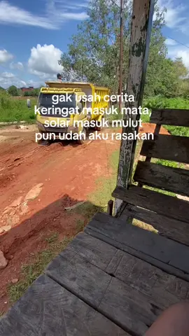 itu pun masih mending solar masuk mulut🤣#trukkalimantan #siapasangka? #travelkalimantanbarat 