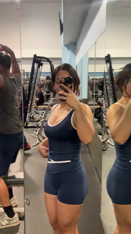 Ahhhhh I’m in love with this set #gymootd #gymoutfit #gymgirl #workoutset 