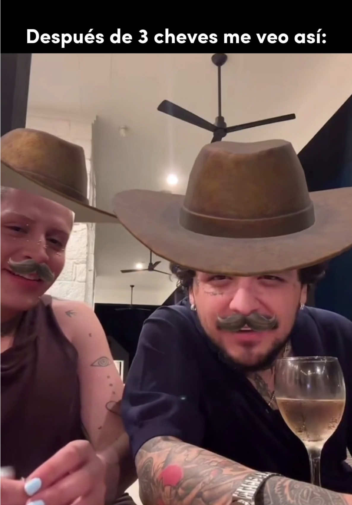 Pa' los que se preguntan: ¿Cómo es pistear conmigo? Yo soy @Christian Nodal y ustedes son @Kunno 🤣🥃 #lakebuenamty #aquisuena #nodal #christiannodal #kunno #live #humor #comedia #borrachos #regionalmexicano #fyp #parati