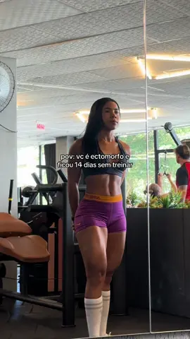 O shape é emprestado 😭#ectomorfo #mulheresquetreinam #magras 