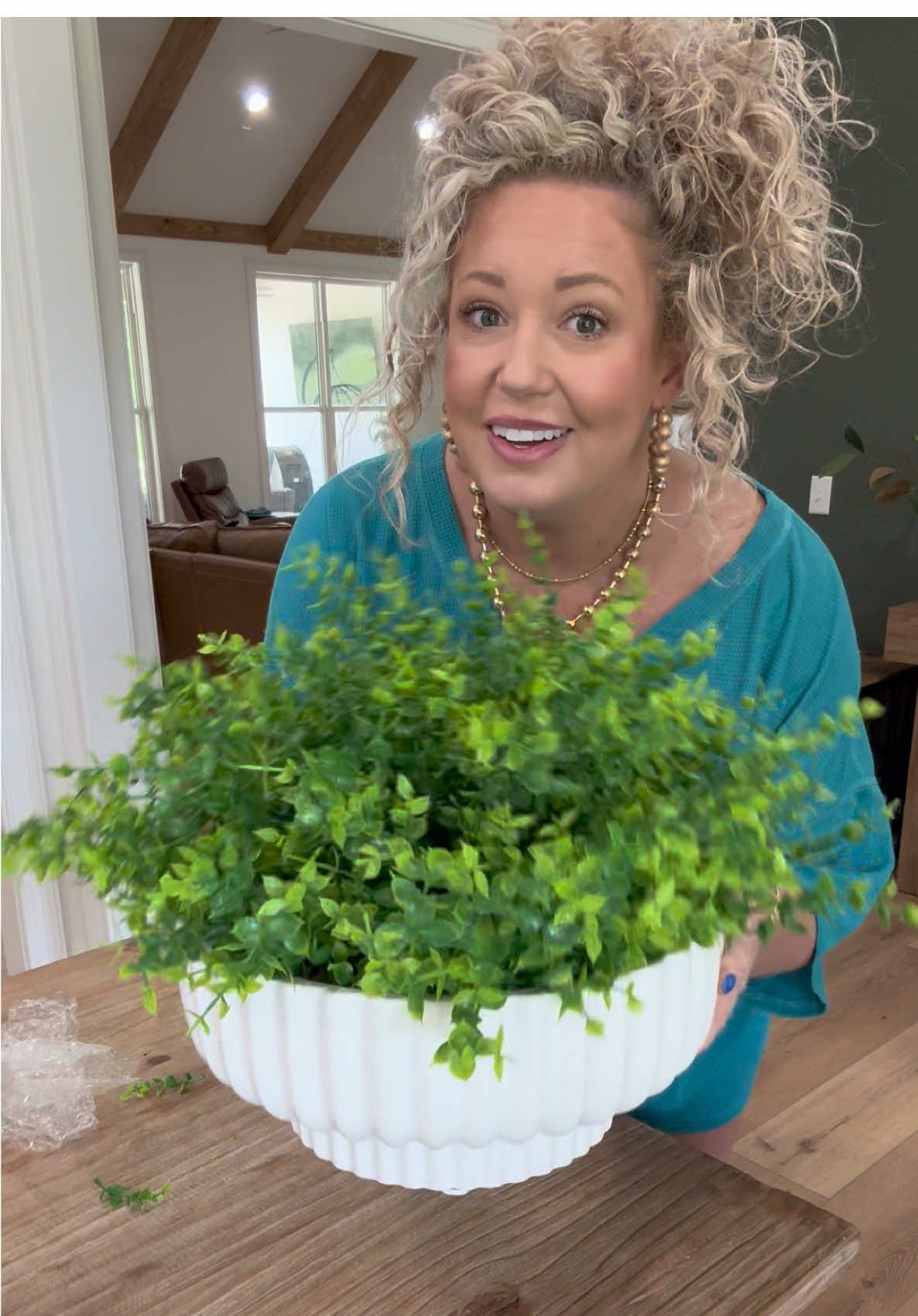 ONLY $15.99 for these faux stems!  Makes decorating easy AND affordable! #fauxflowers #artificialflowers #greenery #floralarrangements #floralcenterpiece #centerpiece #springflowers #springdecor 