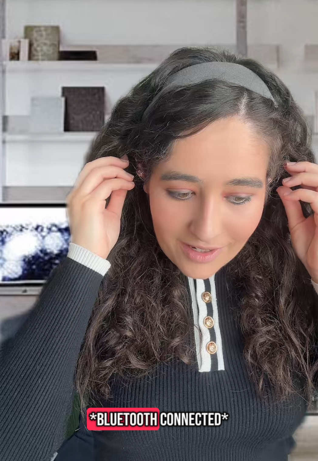 These are honestly the first pair of wireless earbuds I’ve been able to keep in my ear without it falling out 😅 #nicolemariedlc #skits #pov #headphones #earphones #ituoray @Ituoray #greenscreen 