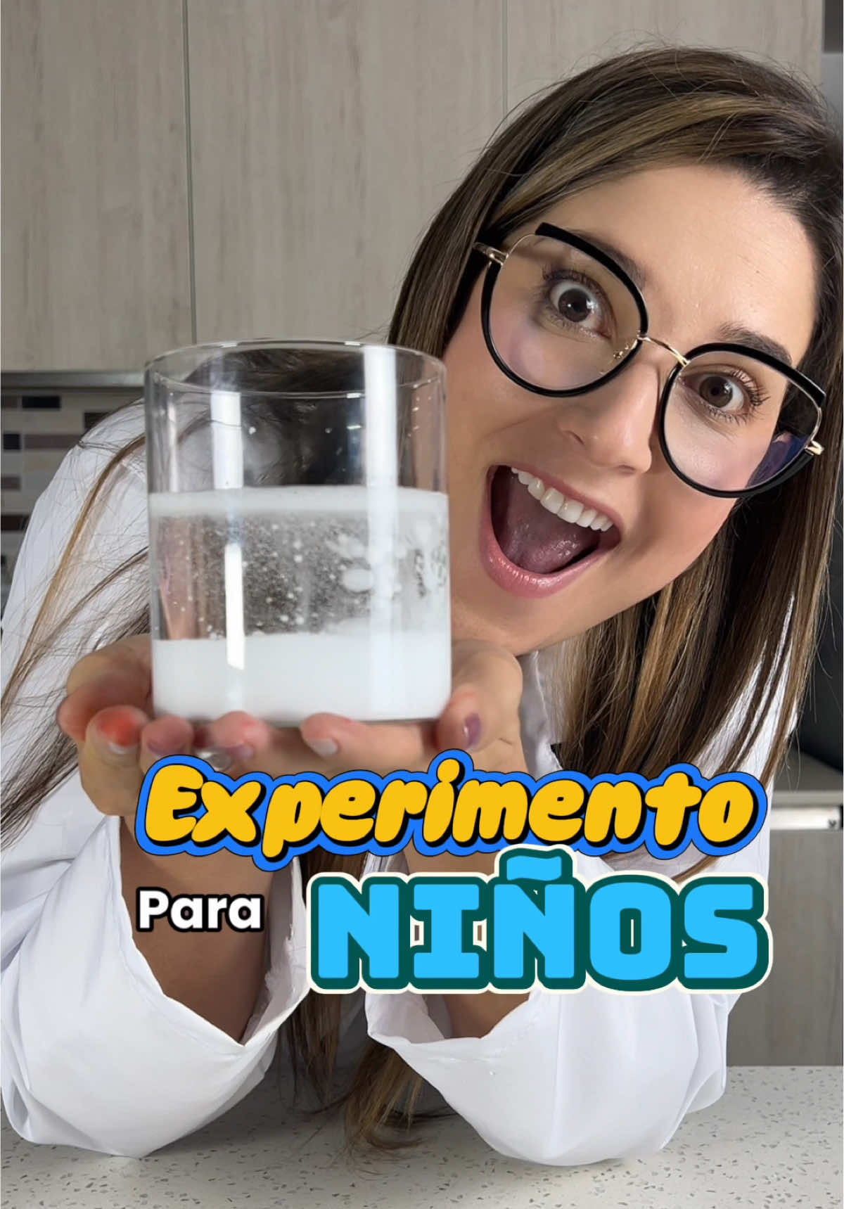 Experimento para niños “tormenta de nieve”  ¿Lo conocías? #experimento #experimentoquimica #quimica #laboratorio #tormentadenieve #diariodeunaprofe #docentes #profe #experimentoparaniños #maestros #videosdedocentes #estudiantes 