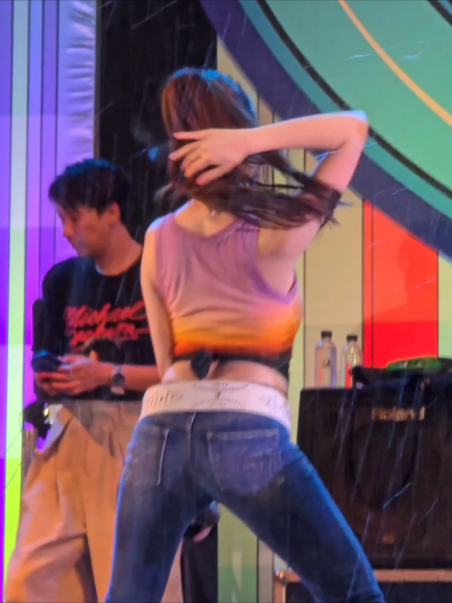 เซียนหมวยสวยย Hot 🔥 🥵 😍 ❤️‍🔥 น้องเล็กของวง @aheyekrn_  #4eve  #aheye4eve #อ๊ะอาย4eve  #อ๊ะอายกรณิศ #อ๊ะอาย  #songkran2025  #สงกรานต์สยาม68x4eve  #สงกรานต์สยามผ้าขาวม้าสาดสนุกสุดอะเมซิ่ง   #CapCut #สโลว์สมูท 