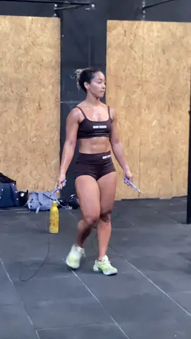 A magia é do Crossfit 🔥🚀 • • • #girl #gym #crossfit #foryou #nutri #Fitness #rj #br #dynamic #ct #ironcross #c2b #bmu #DU #foguete 