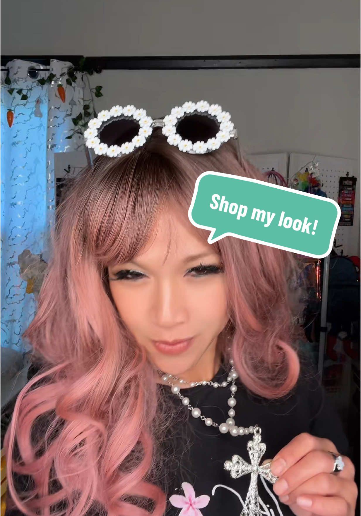 Shop my look today! #tiktokmademebuyit #crossnecklace #daisy ##sunglasses##crosses