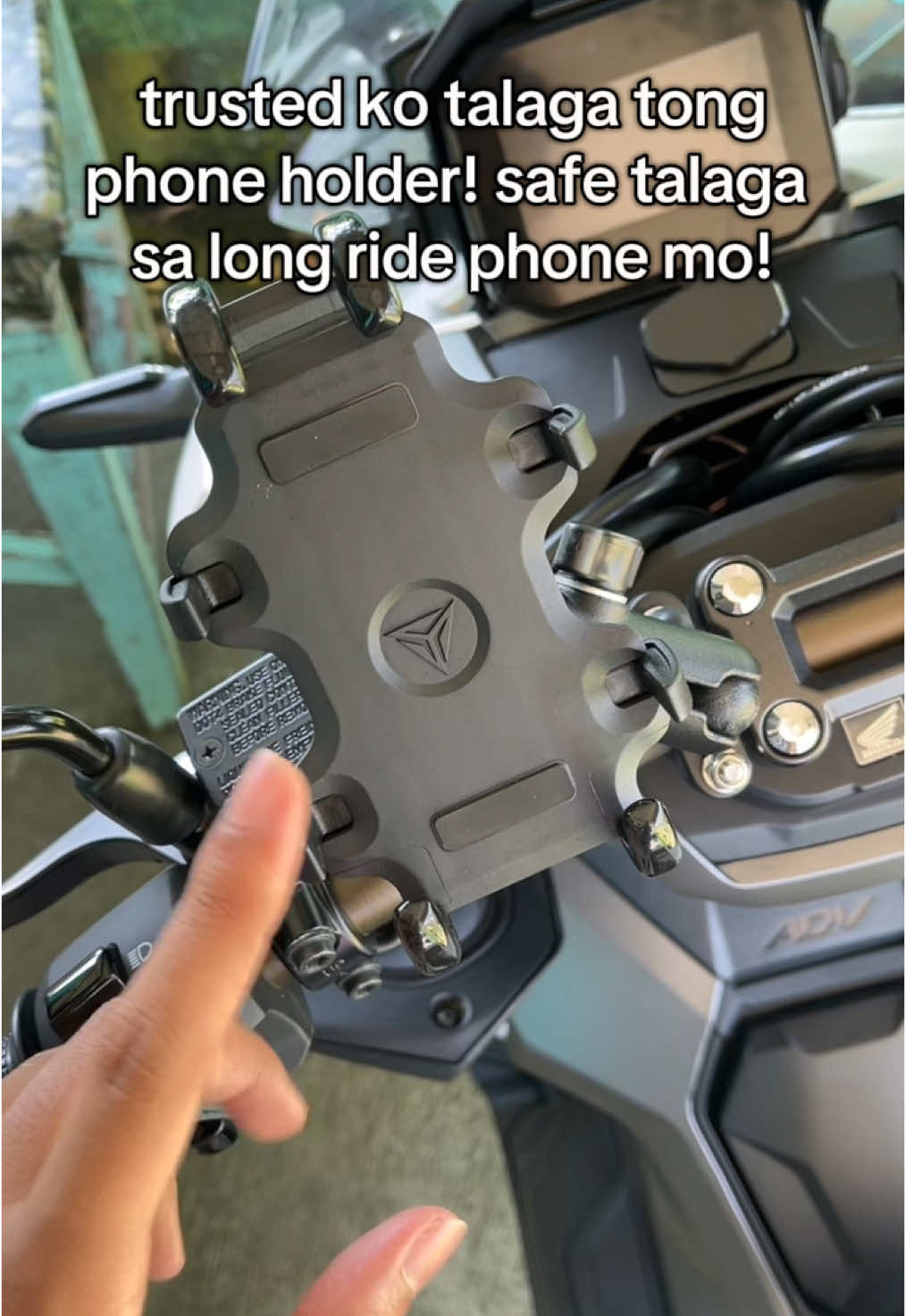 MOTOWOLF VERSION 5 PHONE HOLDER - Pagdating talaga sa motorcycle phone holder, eto talaga yung trusted na. Talagang safe at hindi mahuhulog phone mo rito kahit sobrang bilis ng takbo or kahit sa lubak pa. Tested ko na ‘to! #motorcyclephoneholder #phoneholder #motorphoneholder #cellphoneholder #motoraccessories #motorcycleaccessories 