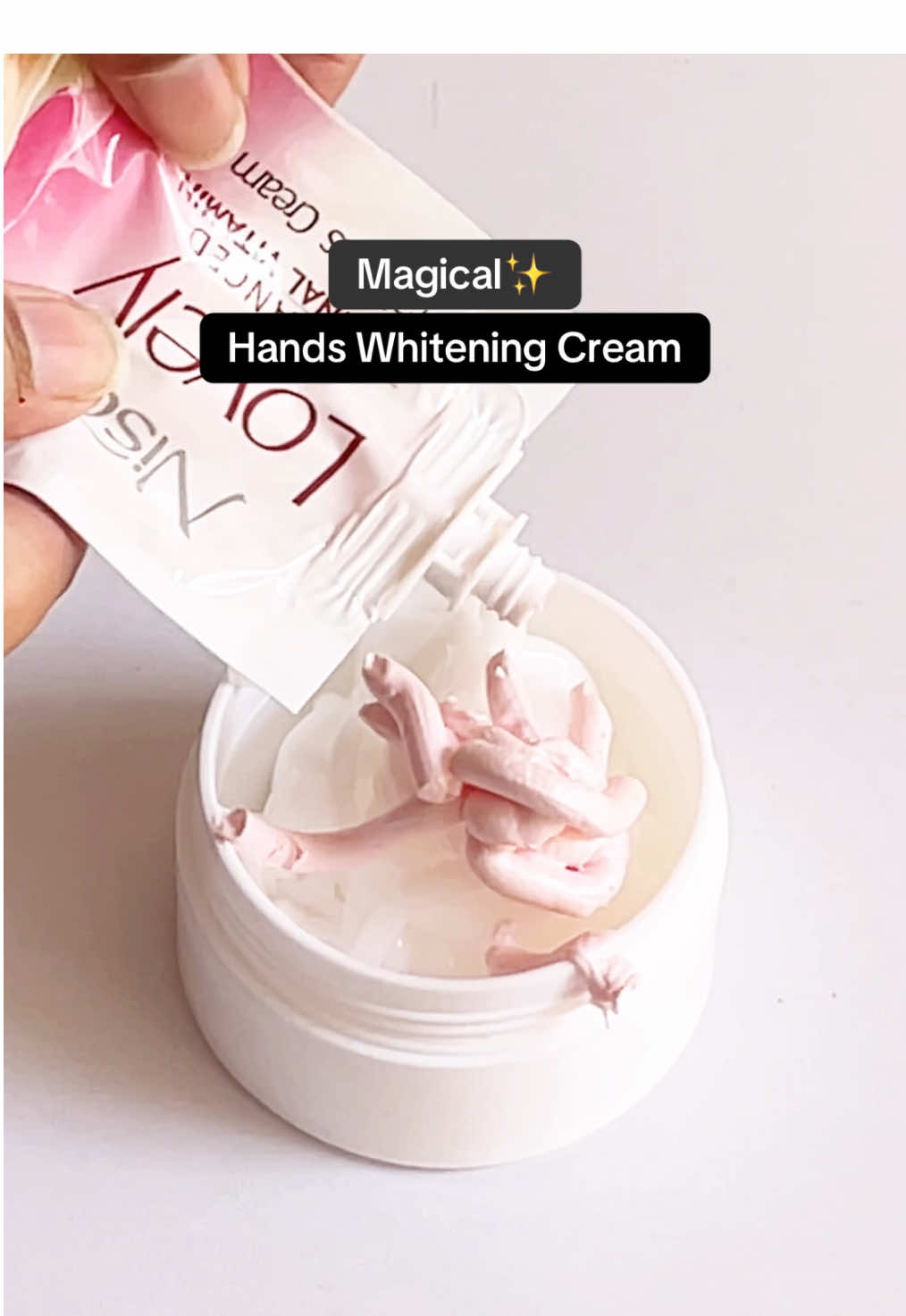 Hands Whitening Cream✨  Ingredients Betnovat-N Cream  Dermovate Cream , Colbovate Cream Vitamin C capsules , Whitening Capsule and Koi bhi Skin fairness Cream .   How To Use : Raat ko Ye Cream lagany Sy phly hathon or Peron py koi lotion istamal Karen. Thori si miqdar me cream use Karen. Subha After washing your hands hathon py coconut oil use Karen.  Jin ki skin sensitive h wo is cream me glycerin rosehip oil bhi mix Karen. Shukrya✨🤝🏻 #DIYWithsadia #foryou #foryoupage #explore #viral #trending #beautytips #beautyhacks 
