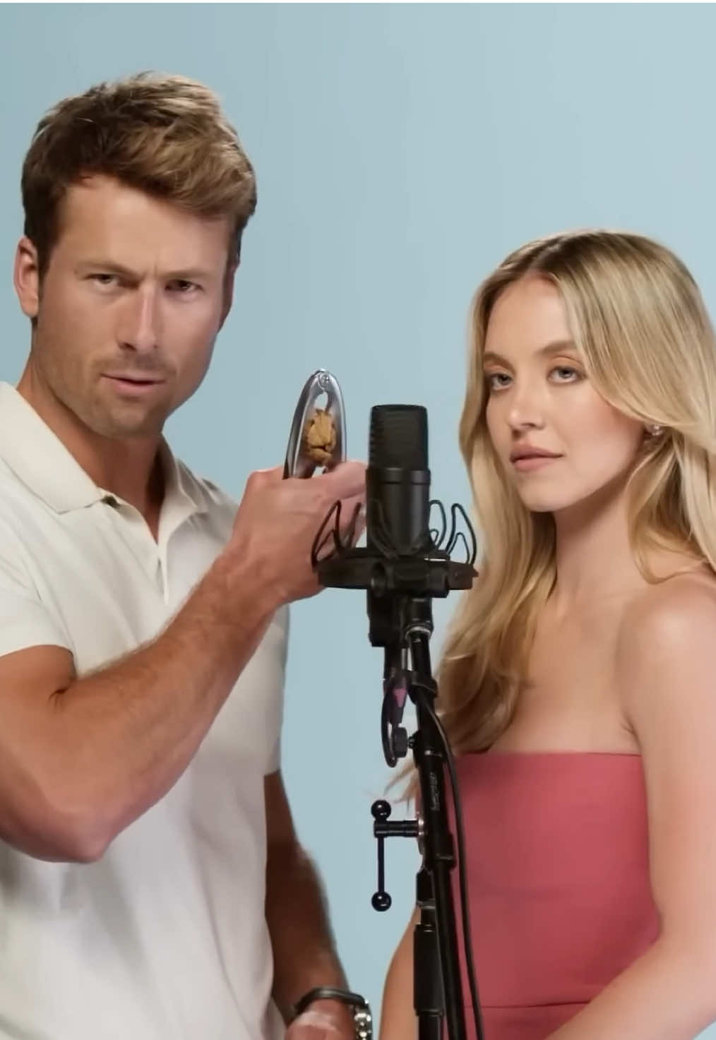 sydney is amazing at asmr #sydneysweeney #glenpowell 