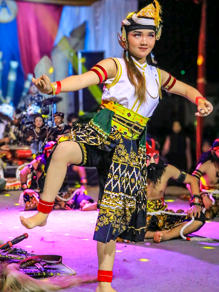 SURO MENGGOLO CANDIROTO #senitradisional #barongan #waroktemanggungan #budayaindonesiaa #jarananindonesia @Salva Records @suromenggolo_official 