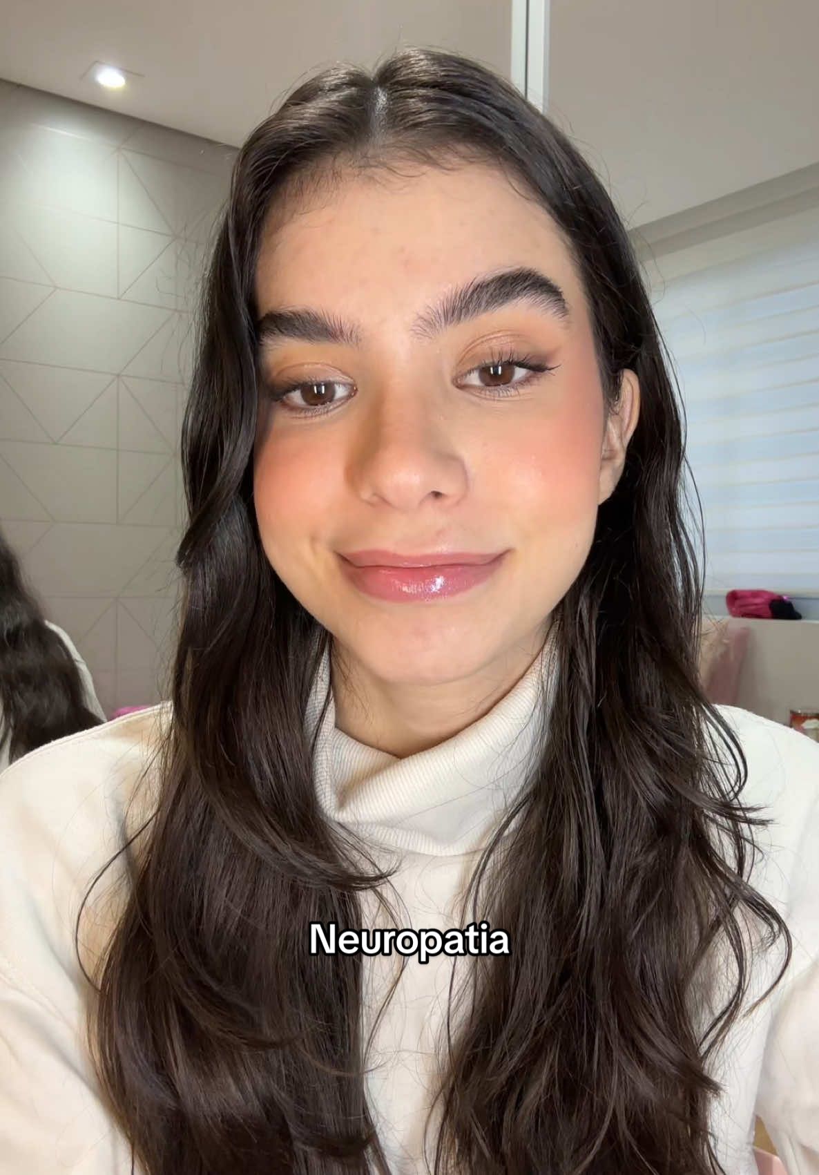 Depois de 6 meses eu posso dizer que passou, falando assim até parece que foi fácil, mas na verdade parecia que esse dia nunca ia chegar. Se vc ta passando por algo parecido, seja forte e se cuide! 💖 #neuropatia 