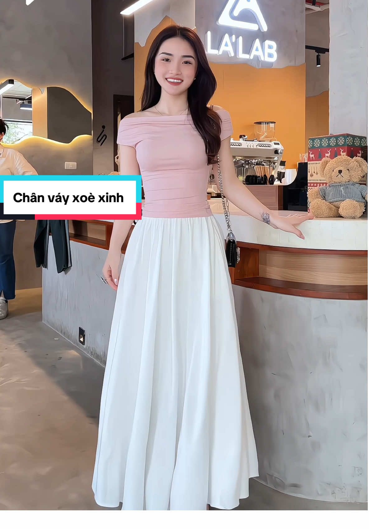 Trả lời @🍀 Diễm Kiều nè 🍀 chân váy cạp chun sau mặc mềm nhẹ thích lắm nè ce ơi #chanvay #chanvaydai #chanvayxoe #chanvaydep #chanvayxinh #phoidoxinh 