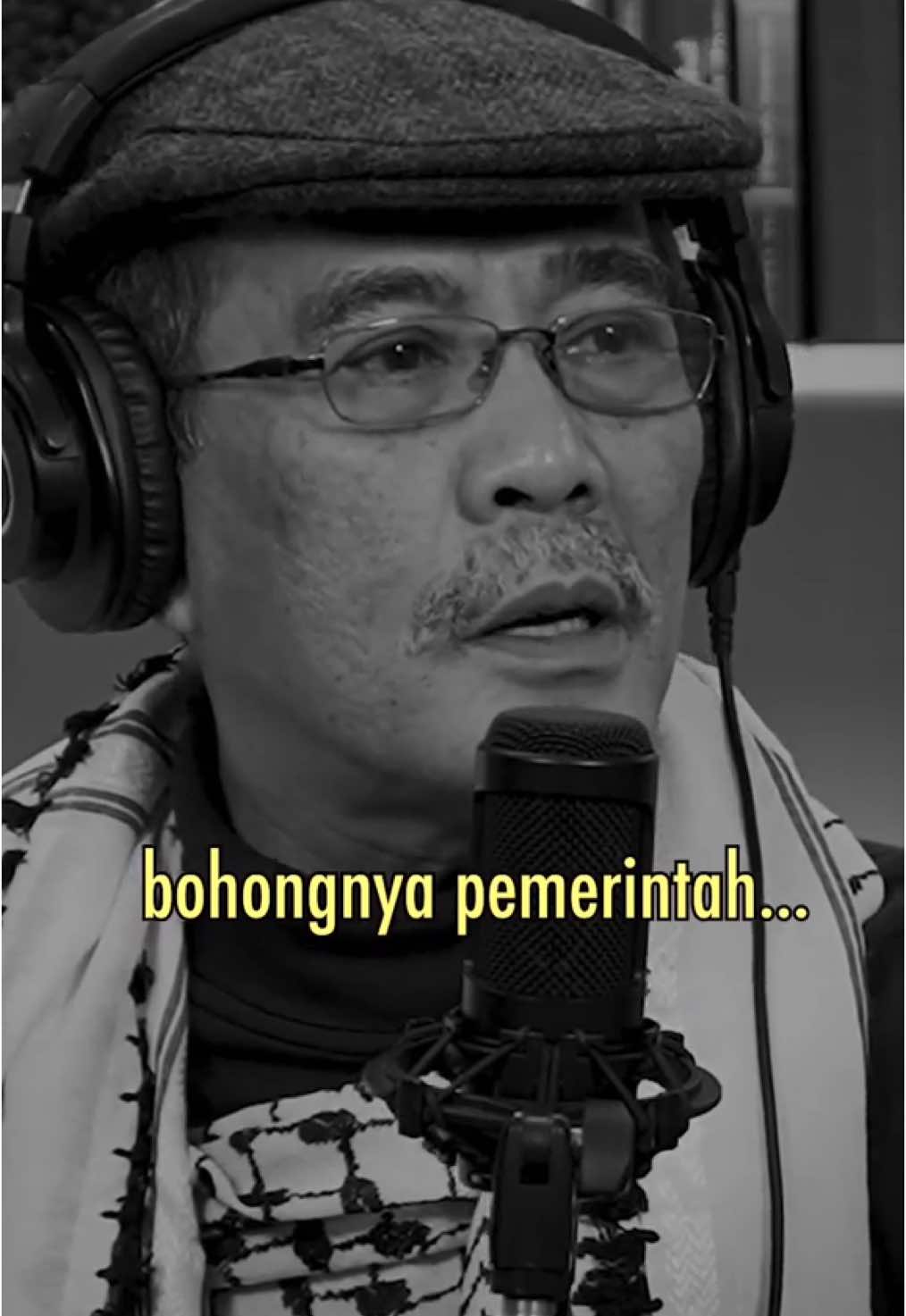 Tanggapan alm. #faisalbasri mengenai #bonusdemografi #Indonesia #Jokowi #Prabowo #mulyono #pengangguran #gojek #pemerintah #mafiamigas #ruutni  #bukufilsafat Source YT:Kumparan.