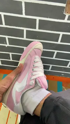 ini kan yang kalian cari cari para cewe selama ini 🫵🏻❤️‍🔥 #sepatugemuk #pink #shoes #bigmax #raingel #OOTD 