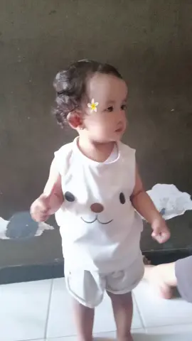 adek bergoyang😍😍