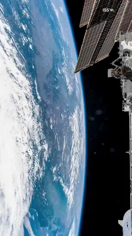 ISS see ohhh beautiful #ISS #space5600 #foryou #foryoupage #viraltiktok #viralvideo #whotofollow #100million #capcut #tiktok #moon #500k #zoom #space #sun #whattowhatch? #star #ISS #space5600 