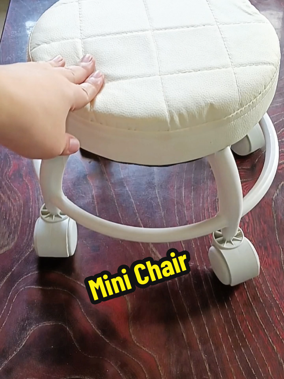 Rolling Mini Chair ang ganda nito tapos ang mura lang. Check out na ♥️. #godbless #rollingchair #chair #fyp #tiktokfinds #fypage #fypシ゚ #trendingvideos 