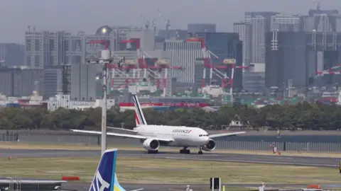 Metal comes to life, air begins to tremble AIRFRANCE Boeing 777-300ER #aviation #airplane #geek #aircraft #viral_video #pilot #airport #plane #airbus #fypdong #fypsounds #videoviral #💫 #fyp 