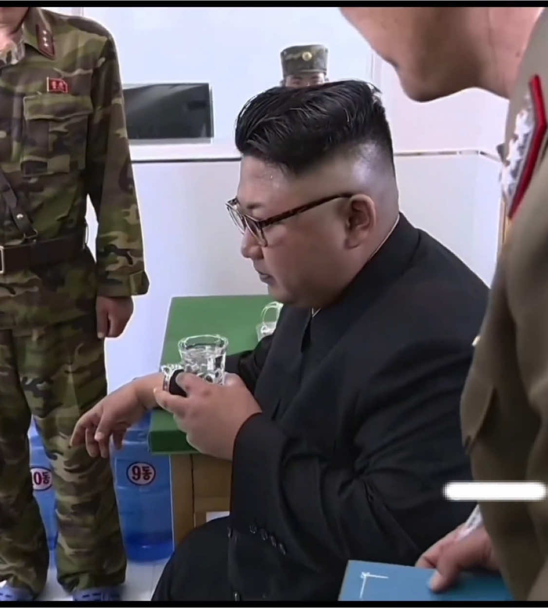 The supreme leader Kim Jong-un cares about the people and is busy with all kinds of affairs. He can do anything for the happiness of the people!#dprk #kimjongun #northkorea 