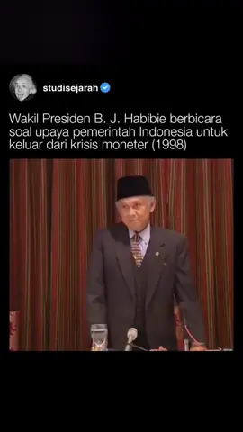 Pada tahun 1998, Indonesia mengalami krisis moneter yang sangat parah, dengan depresiasi rupiah yang signifikan, inflasi melonjak hingga 65%, dan pertumbuhan PDB -13,6%. Krisis ini memicu kerusuhan sosial dan perubahan politik di Indonesia. Pada tanggal 1 April 1998, Wakil Presiden B. J. Habibie berbicara kepada para pengusaha Inggris di London. Ia meyakinkan mereka bahwa pemerintah Indonesia sedang merevisi undang-undang yang telah menghambat perekonomian, khususnya undang-undang yang terkait dengan perbankan. (🎥 APTV) #BJhabibie 
