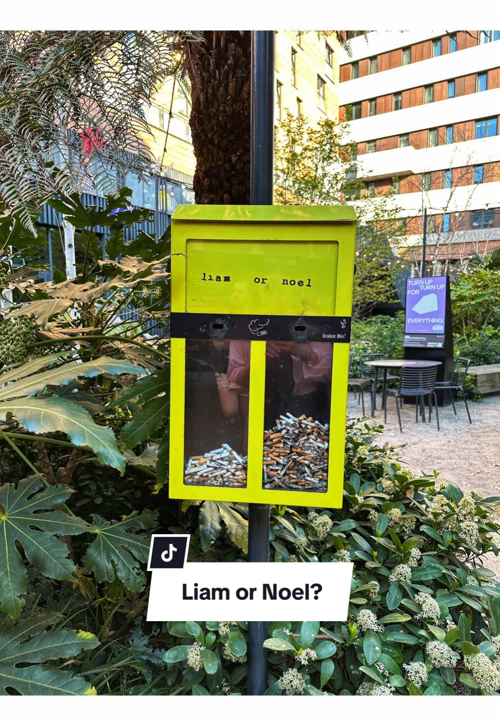 The people have spoken and it’s a landslide cig victory for Noel. 😅 #themanc #manchester #mcr #oasis #noelgallagher #liamgallagher #kampus 
