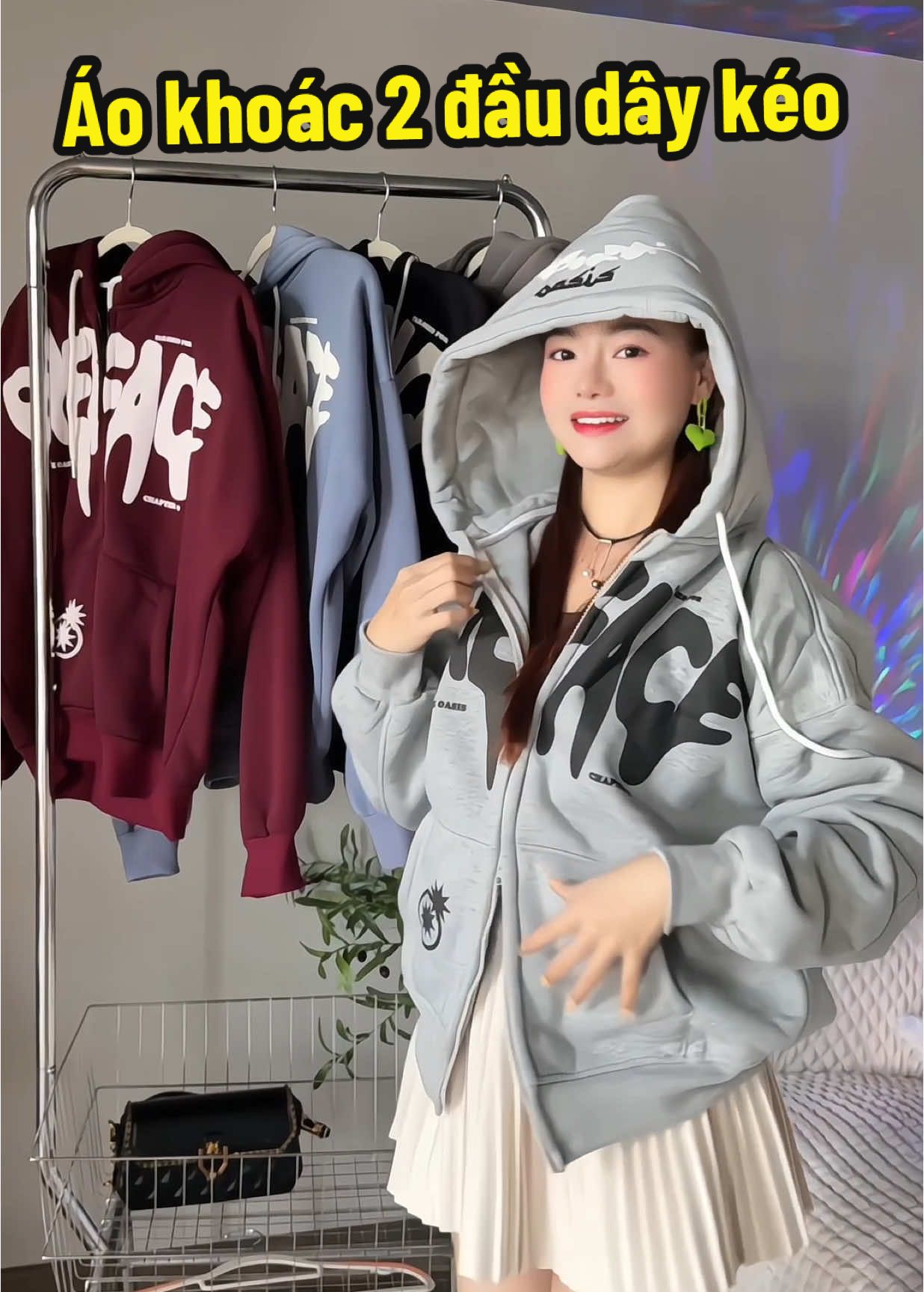 Áo khoác nỉ dây kéo 2 đầu kiểu mới thời trang, chữ in nổi, form unisex nam nữ đều mặc được luôn #aokhoacchongnang #aokhoacunisexnamnu #aokhoacniformrong #aokhoacdaykeo2chieu #ngandali 