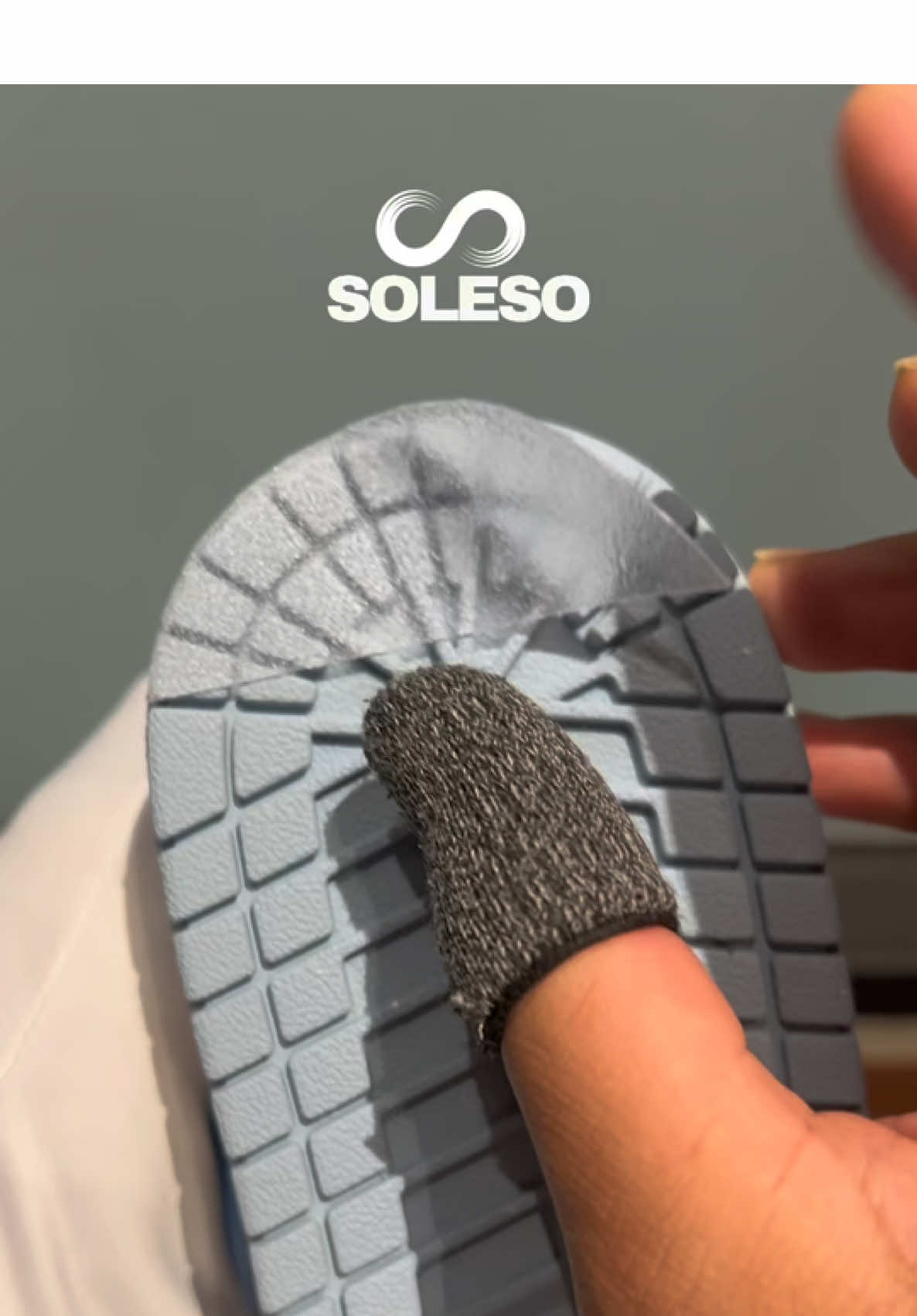 ดูตัวอย่าง ติดฟิล์มโซลโซ by SOLESO  #soleso #ติดโซล #solesoreview #pov #asmr #ติดโซลรองเท้า #jordan  