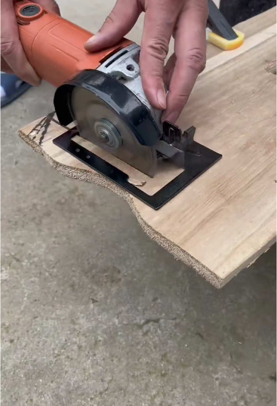If the angle grinder is equipped with this base bracket, there will be one more supporting platform for cutting, which is safe and stable. # Angle grinder bracket # Angle grinder base bracket Ymur103#fyp #foryou #goodthings #philippines #hardwaretool #tiktok 