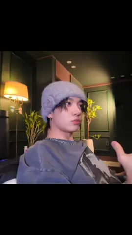 his bambi eyes🥺🥺 #heeseung #enhypen 