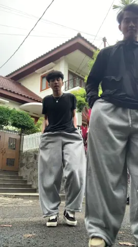 #sweatpants #celanagombrong #celanabaggy #celanaloosepants #loosepants #clarks 
