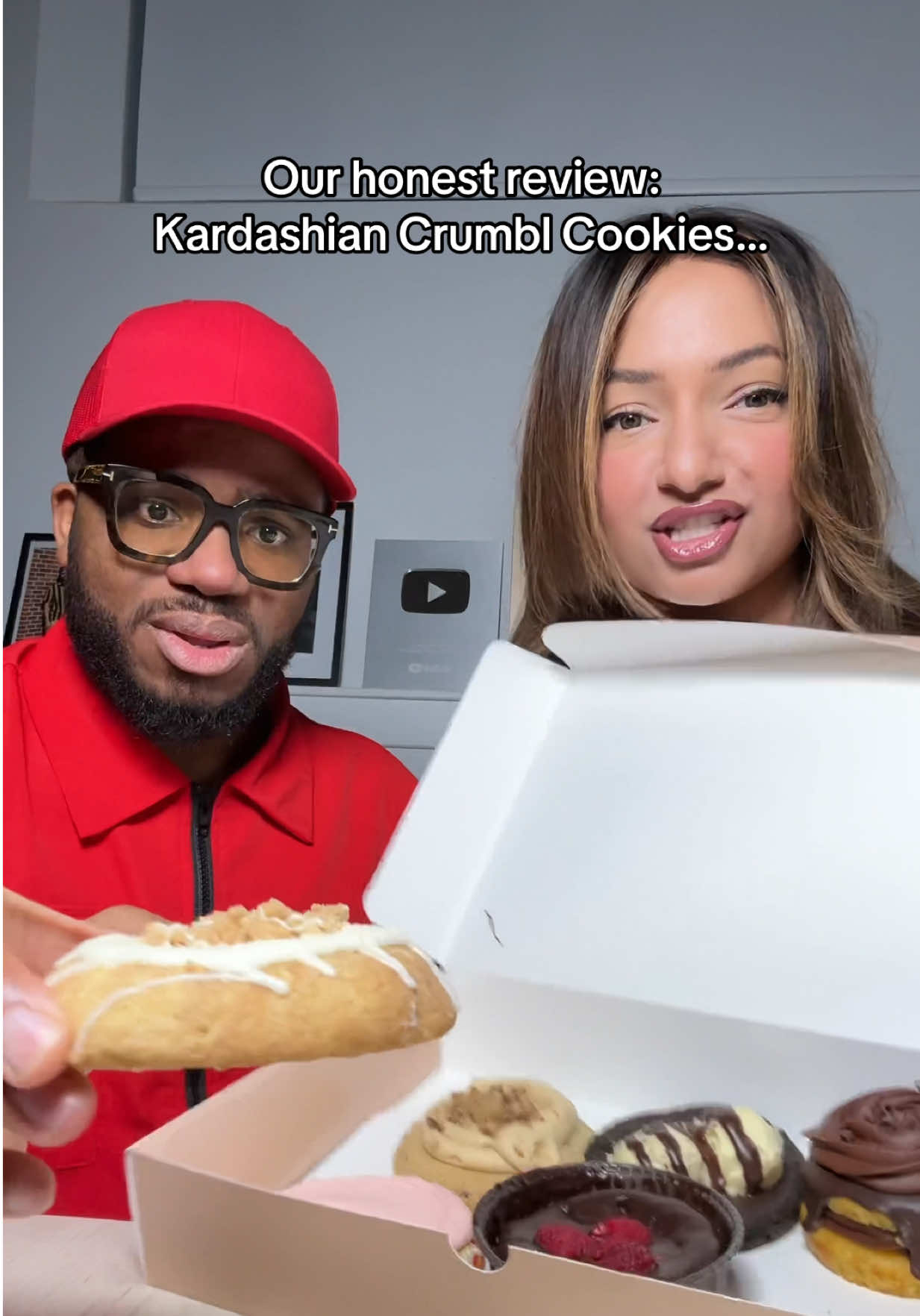 So we finally tried the Kardashian Crumbl Cookiesssss…  #kardashians #kardashianscrumbl #crumblecookie 