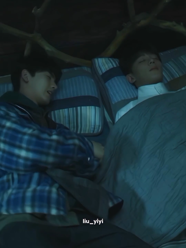 lingling langsung inget sama sang pencipta😭 #thespirealm #thespirealmcdrama #xiazhiguang #huangjunjie #xiazhiguang_夏之光 #huangjunjie黄俊捷 #夏之光 #黄俊捷 #夏之光xiazhiguang #黄俊捷huangjunjie #xiazhiguangr1se #xiazhiguangxnine #guangjie #xnine #r1se #twelve #dramachina #cdrama #drachin #fyp #fypシ #xyzbca