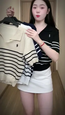 Áo len monġtoghi cổ polo xẻ V mỏng nhẹ kẻ ngang thêu ngựa#aopolo #aopolonu #aopolocoduc #thoitrang #xuhuong #outfit 