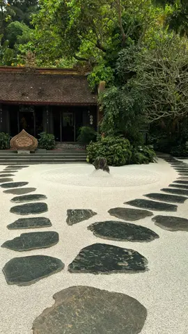 “Lặng không phải là đứng yên, mà giữa bao ưu phiền vẫn an nhiên bất động.” -Thích Tâm Nguyên- #chuadiatangphilai #phatphap #phatphapnhiemmau #diatangphilaitu 
