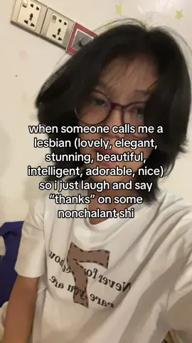 weird way to compliment me but thanks ig😭✋🏻  #wlw #wlwtiktok #lesbian #masclesbain #softmasclesbian #trend #nonchalant #idkanymore #fypppp #fyp #viral #goviral 